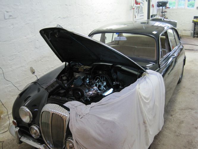 <nobr>Daimler 250 V8</nobr>